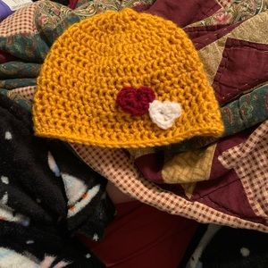 Handmade crochet baby hat (0-3 months)